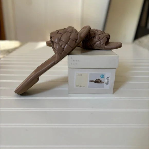 A New Day Women's Tan Woven Sandals - Picture 3 of 6